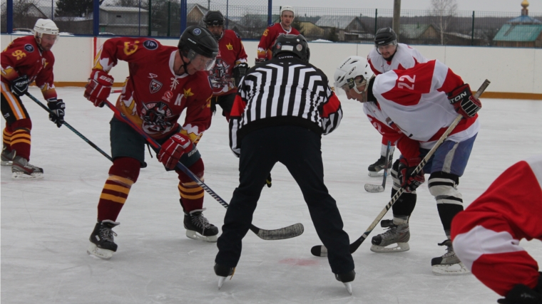 На ледовой площадке состоялась встреча хоккейных команд "Титан" г. Козловка и "Опытный" Цивильский район