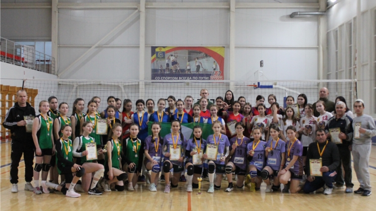 «Новая Надежда»! Под таким девизом проведен турнир Козловского района по волейболу среди женских команд 2005 г.р. и моложе.